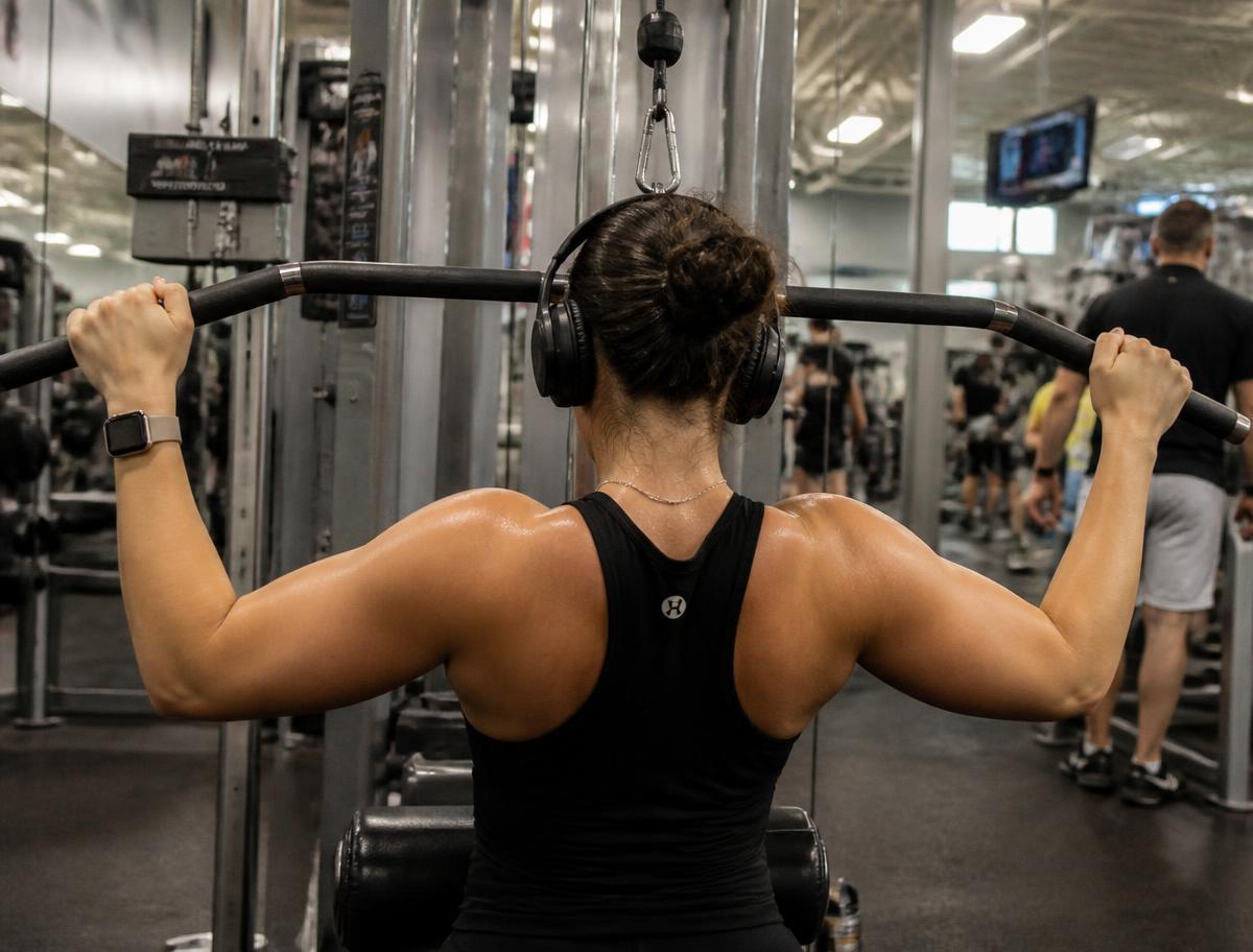 Lat pulldown back training